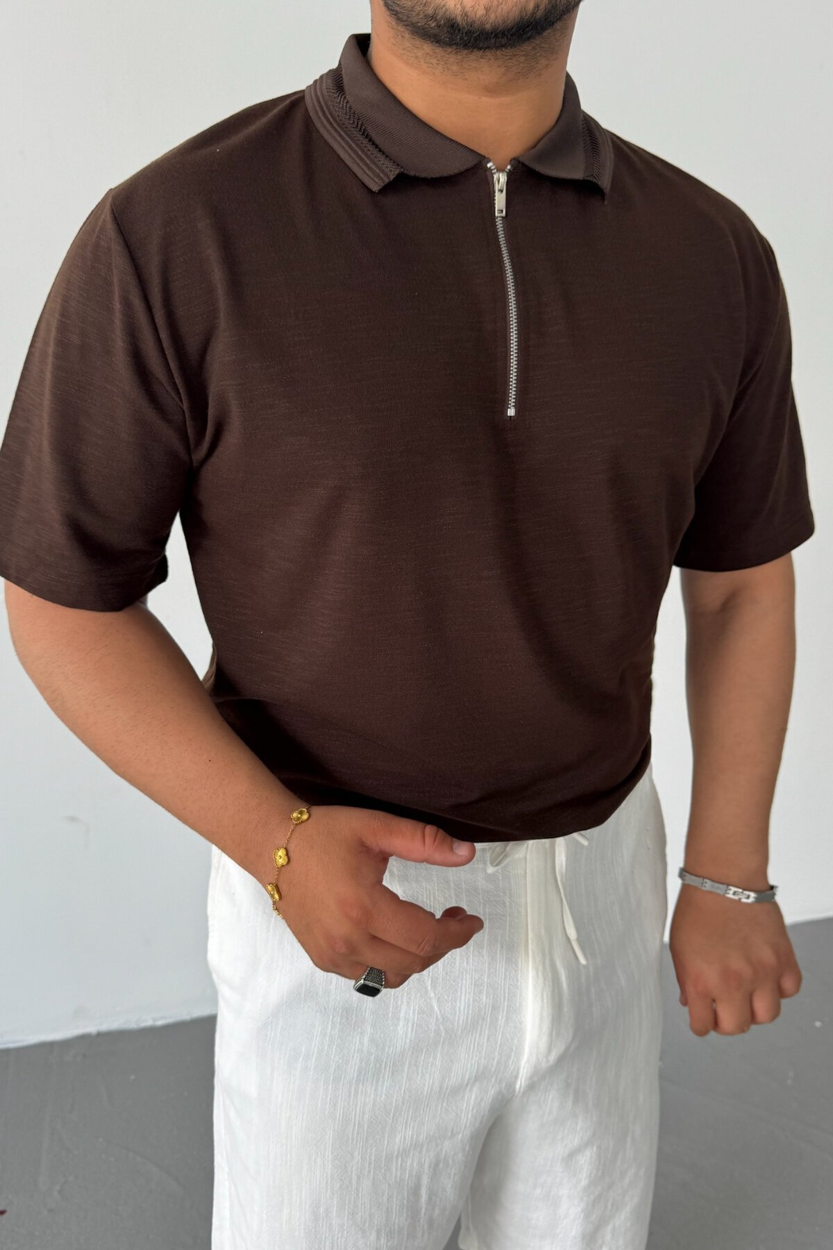 Kahve Polo Yaka İşlemeli T-shirt