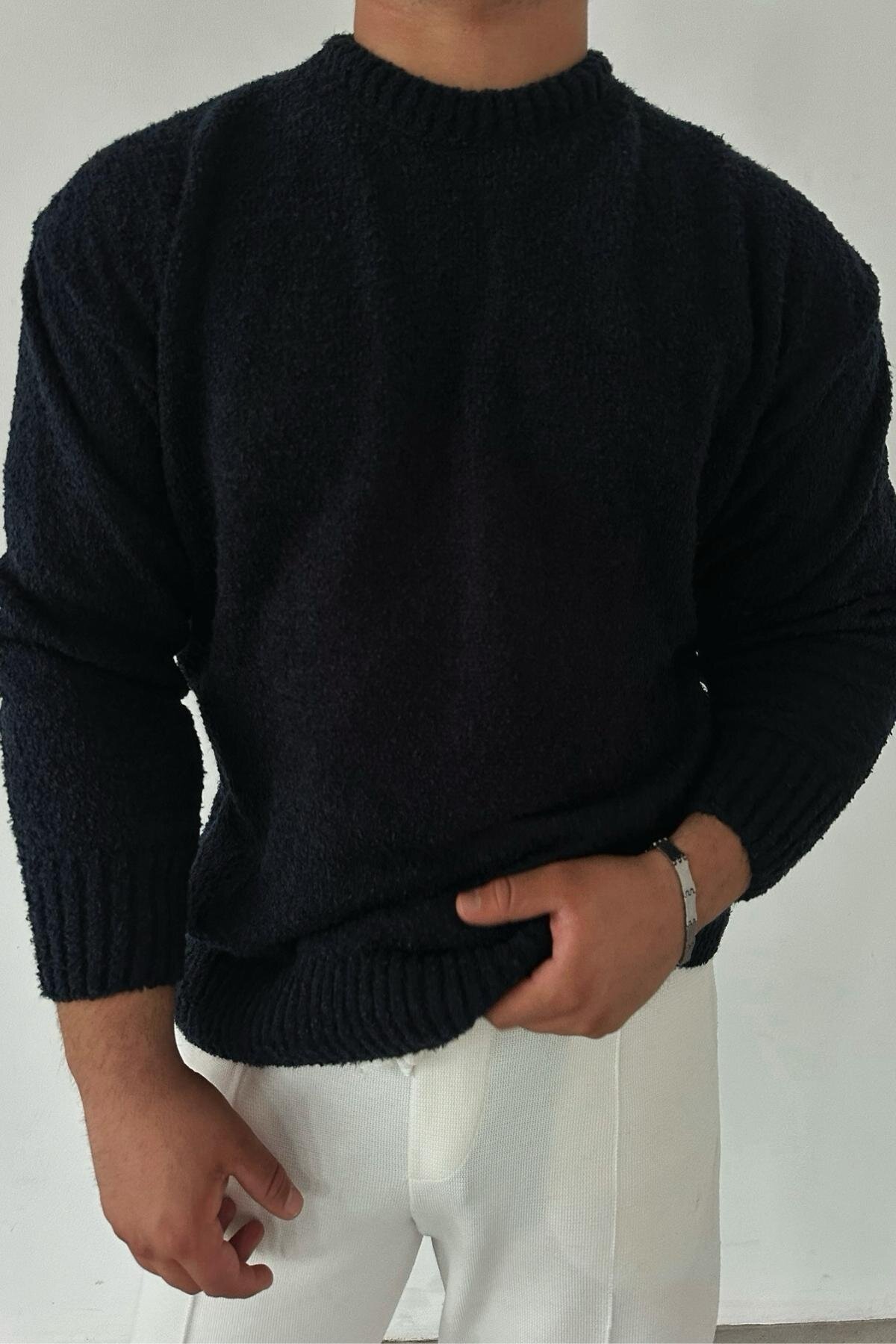 Regular Fit Crew Neck Black Sweater