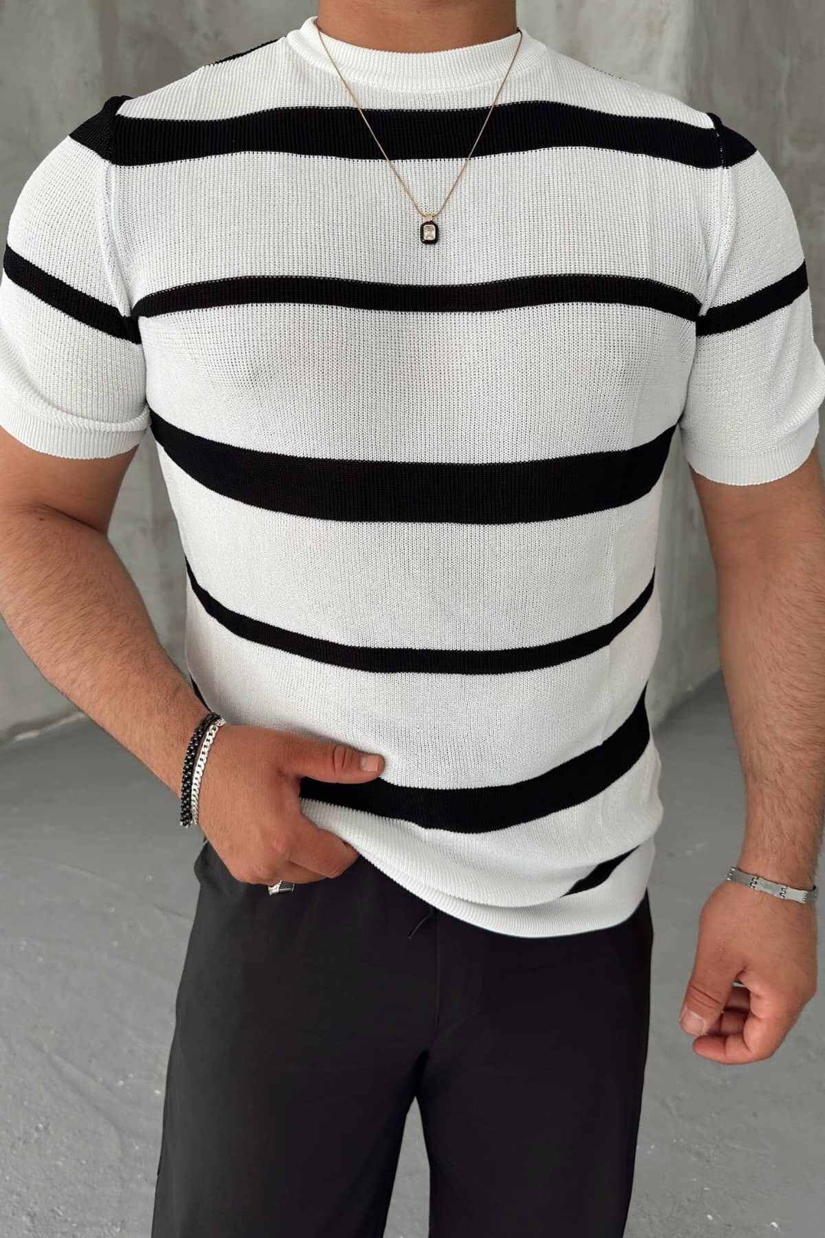 Siyah Çizgili Triko