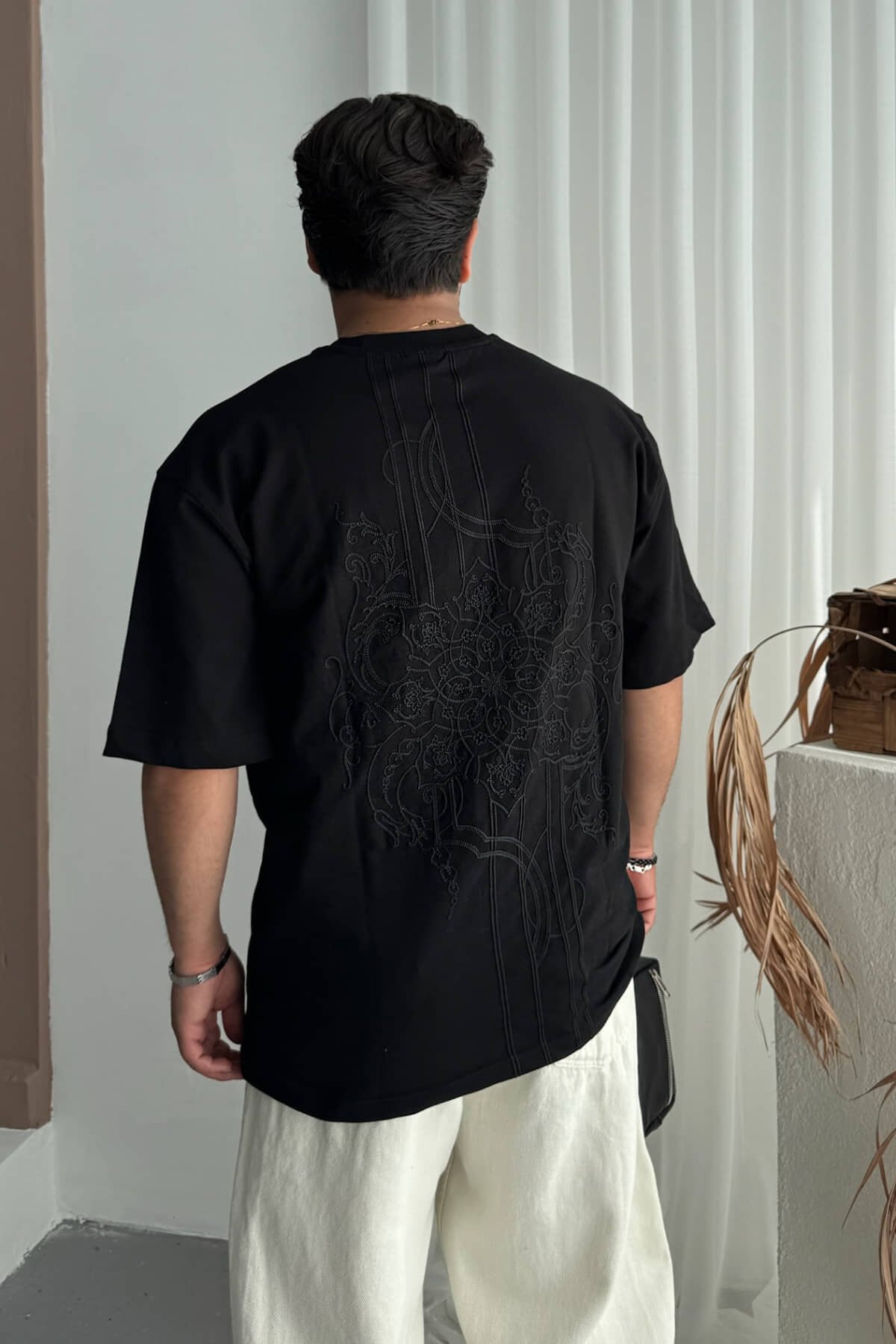 Siyah Nakışlı T-shirt